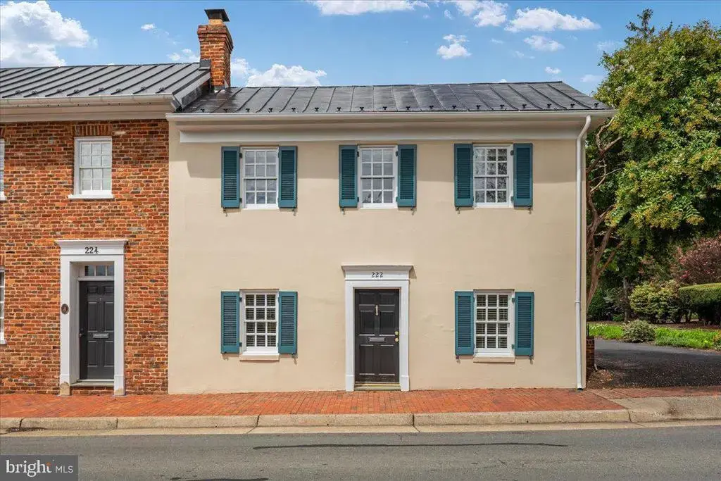 222 W Market St W, LEESBURG