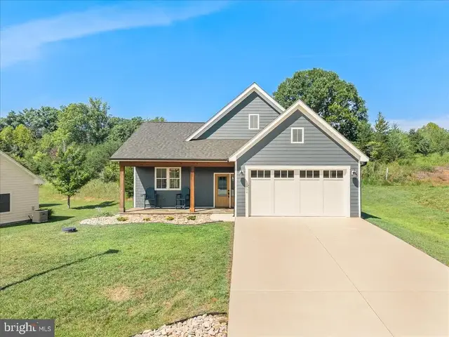1054 Barrow Hills Dr, Huddleston
