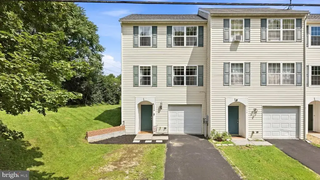 114 Sir Washington St, INWOOD