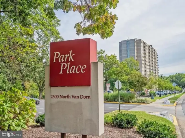 2500 N Van Dorn St #1517, Alexandria