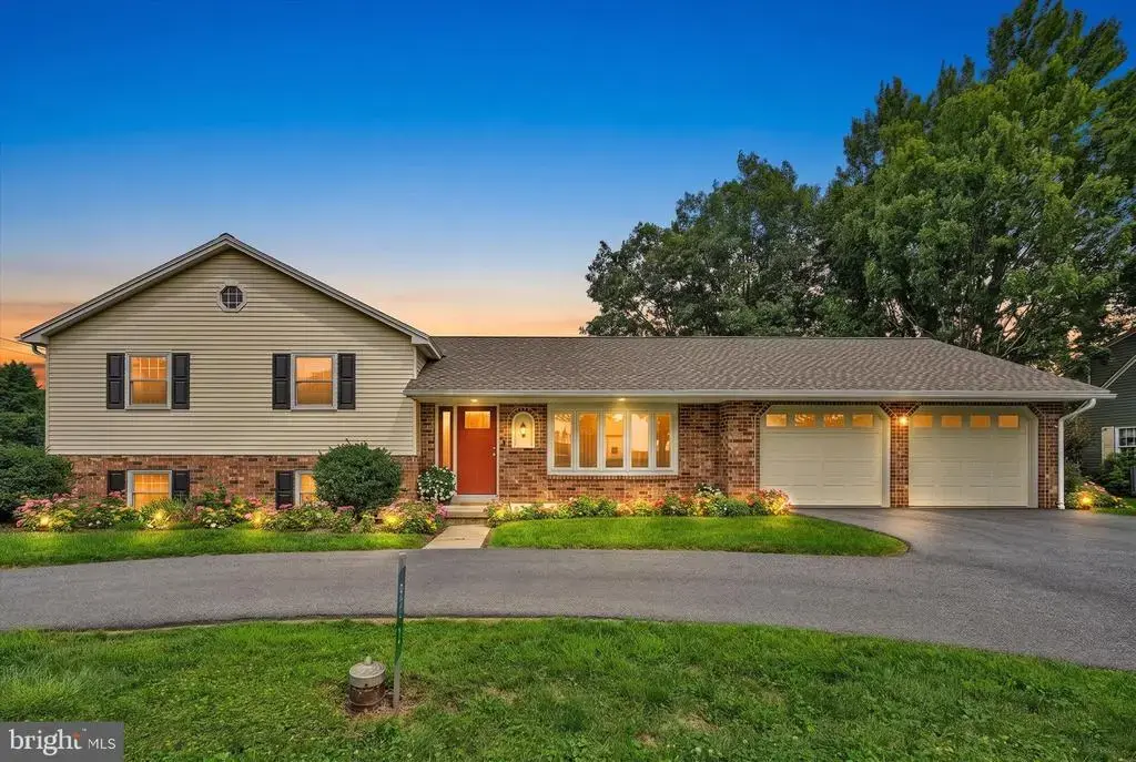 513 Lincoln Rd, LITITZ