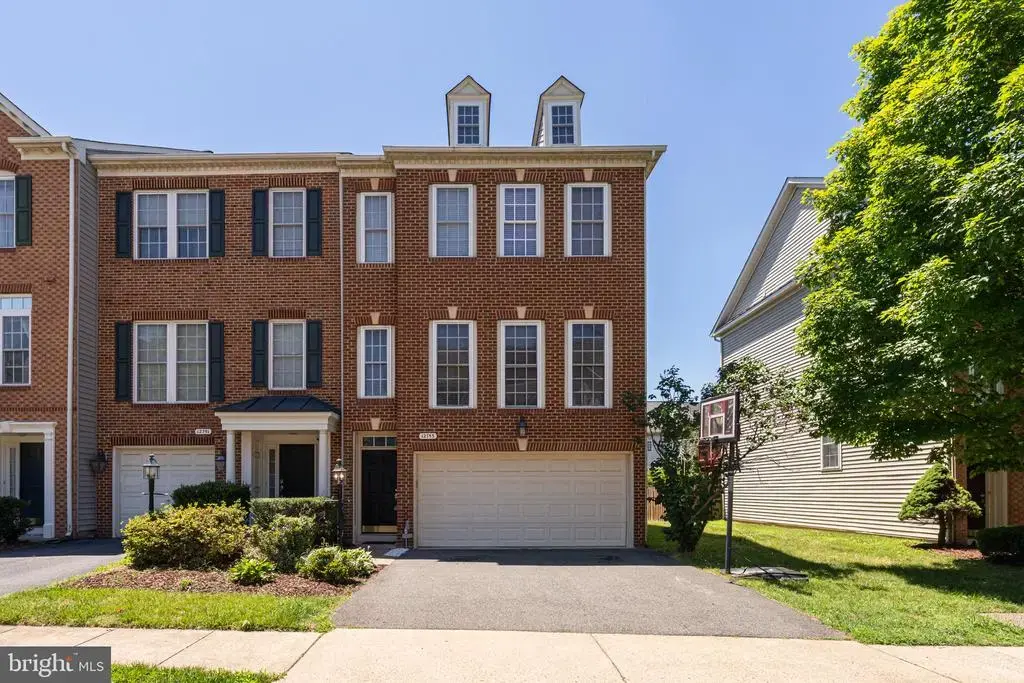 12753 Heron Ridge Dr, FAIRFAX