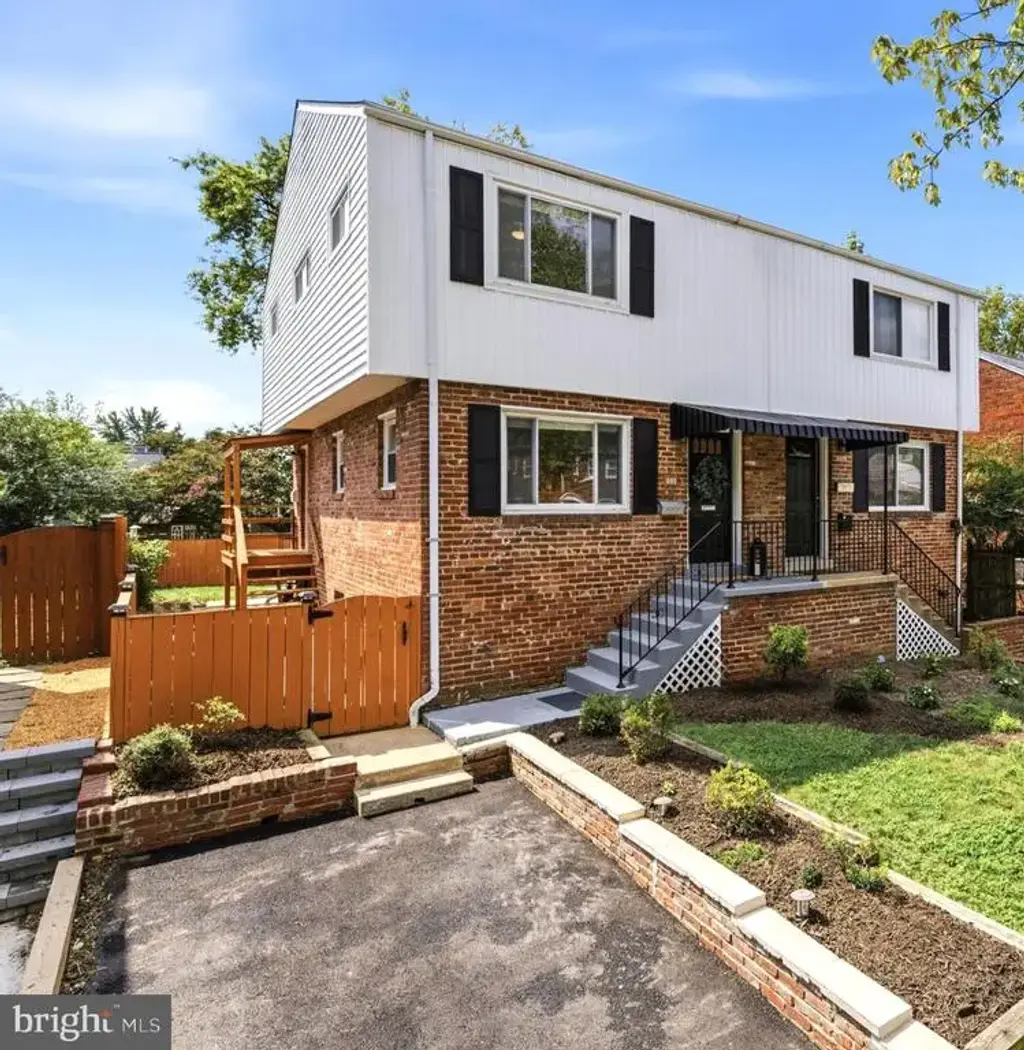 11 E Myrtle St #1/2, ALEXANDRIA