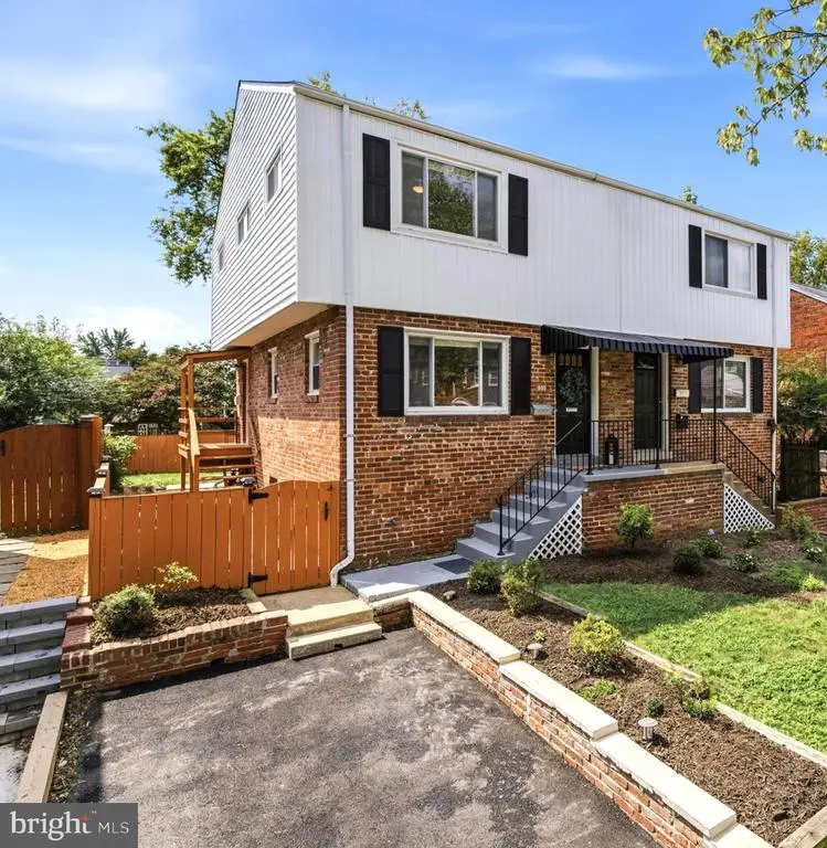 11 E Myrtle St #1/2, ALEXANDRIA