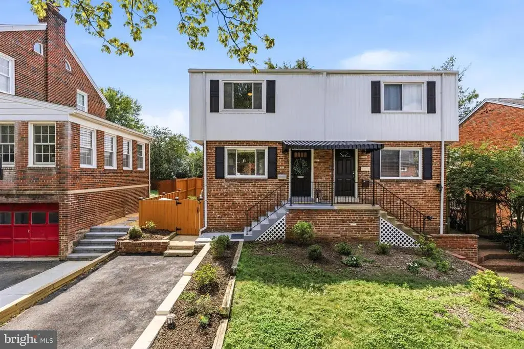 11 E Myrtle St #1/2, ALEXANDRIA