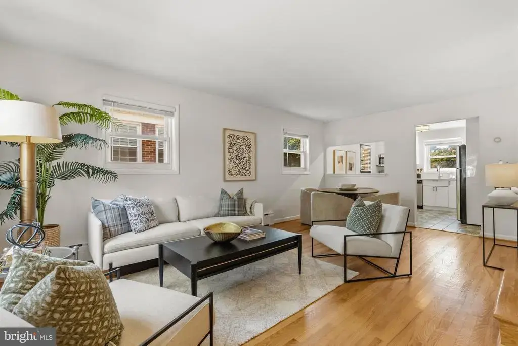 11 E Myrtle St #1/2, ALEXANDRIA