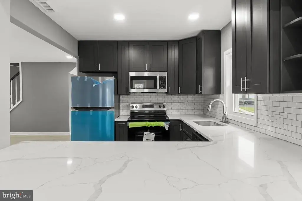 3 Indian Creek Way, LEVITTOWN