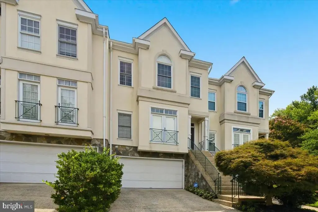 4018 Dogberry Ln, FAIRFAX
