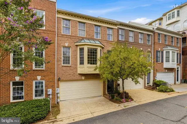2536 Gadsby Pl, Alexandria
