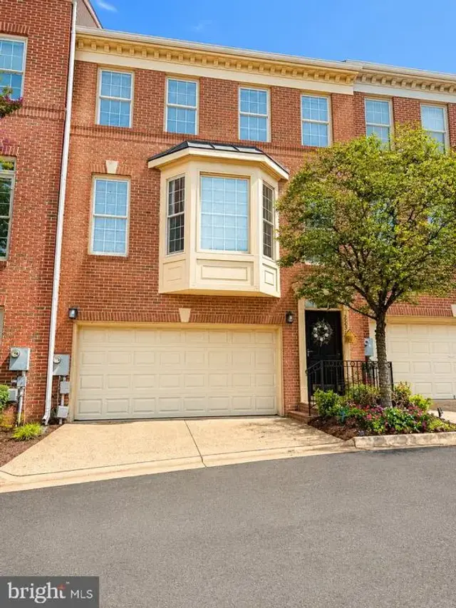 2536 Gadsby Pl, Alexandria