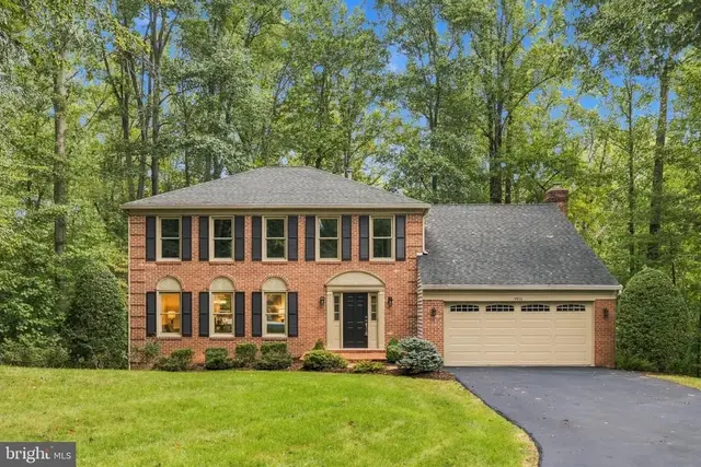 9900 Shady Cove Dr, Fairfax Station