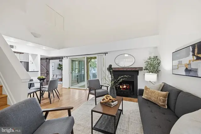 3377 Lakeside View Dr #19-2, Falls Church