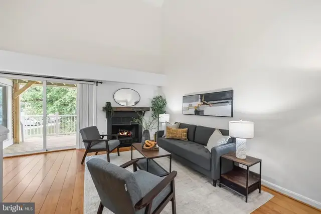 3377 Lakeside View Dr #19-2, Falls Church