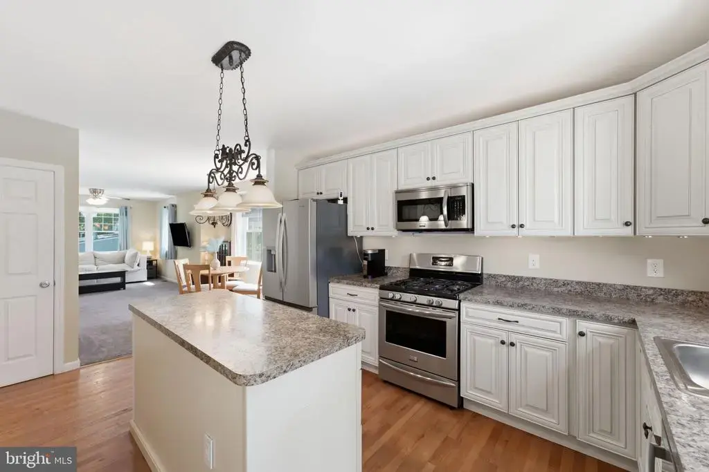 327 Walnut Ave, OAKLYN