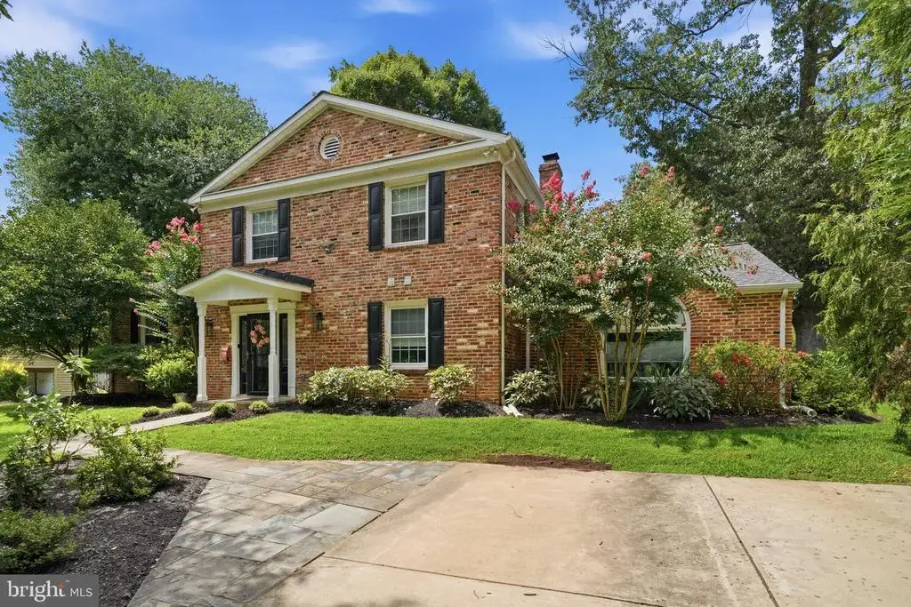 9912 Harrogate Rd, BETHESDA