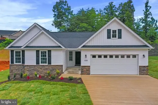 1200 Happy Ridge Dr, Front Royal