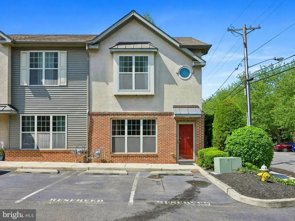 2 W Station Ln, MERCHANTVILLE