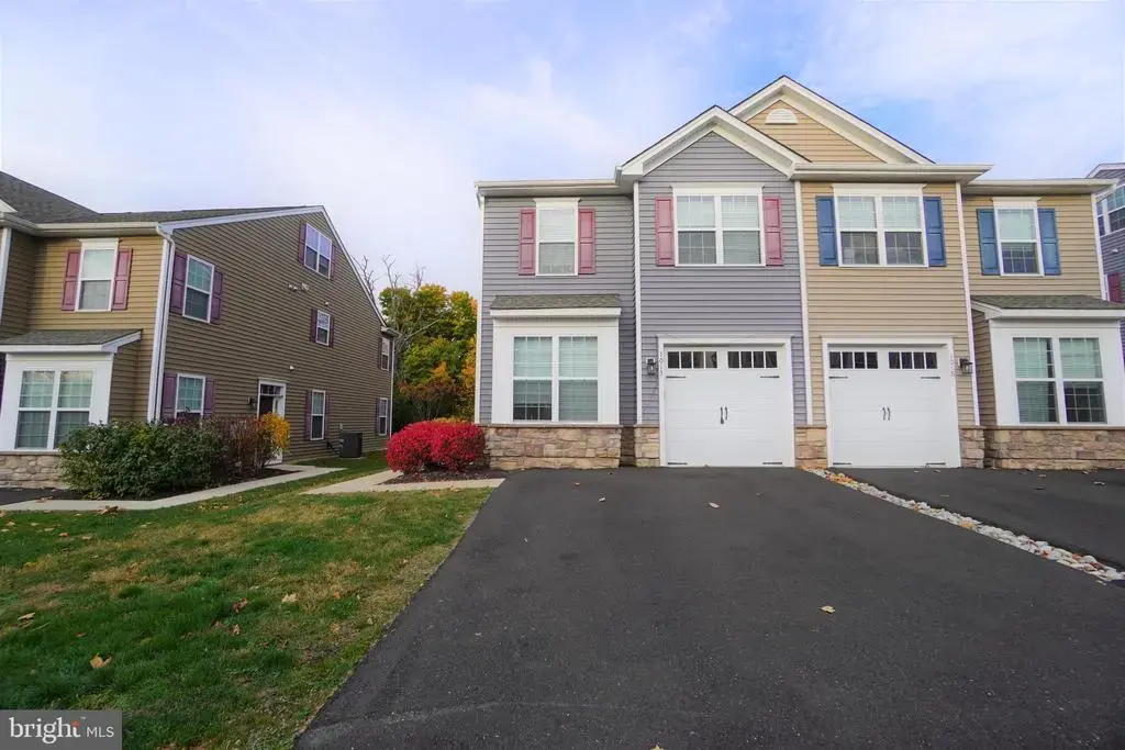 1013 Chapman Cir, HATFIELD