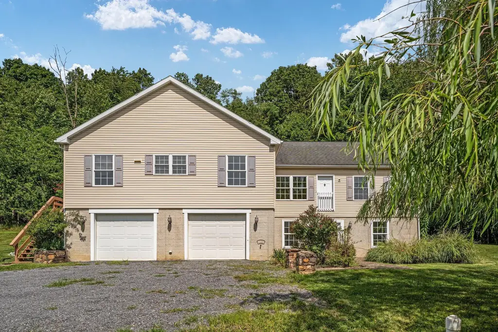 102 Zebra Ln, BERKELEY SPRINGS