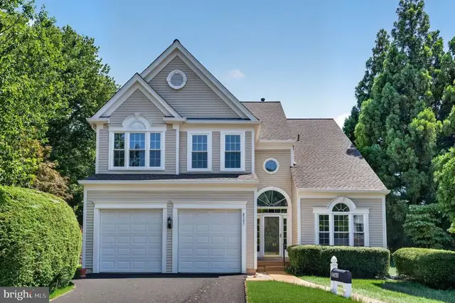 2565 Holly Manor Dr, Falls Church