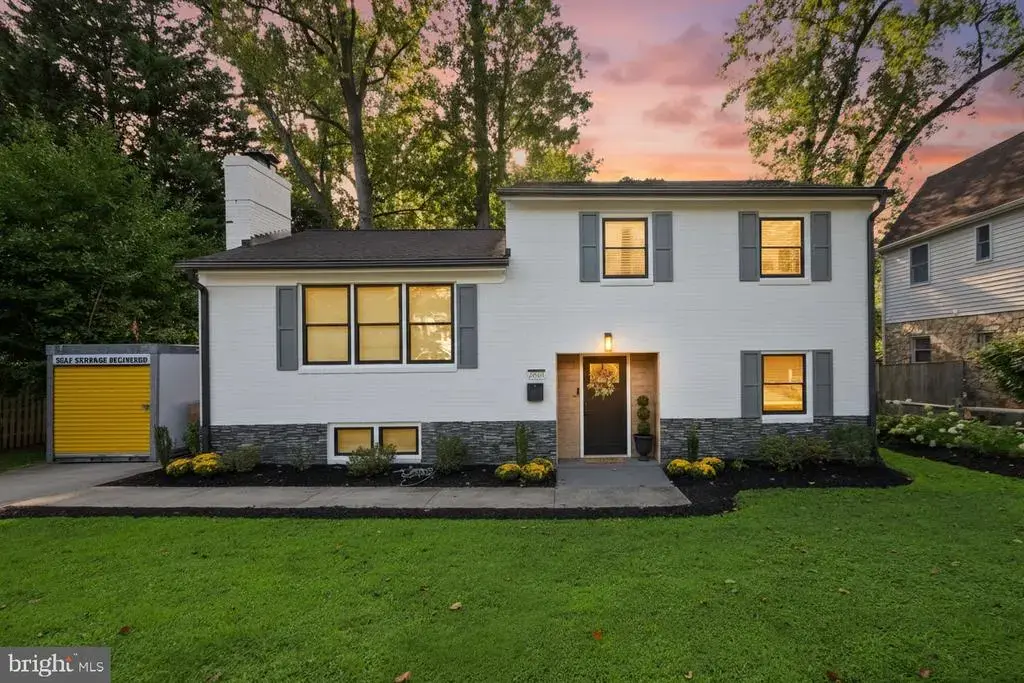 2833 Woodlawn Ave, FALLS CHURCH