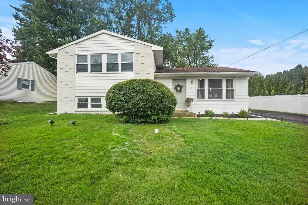 1104 Fitch Pl, WARMINSTER