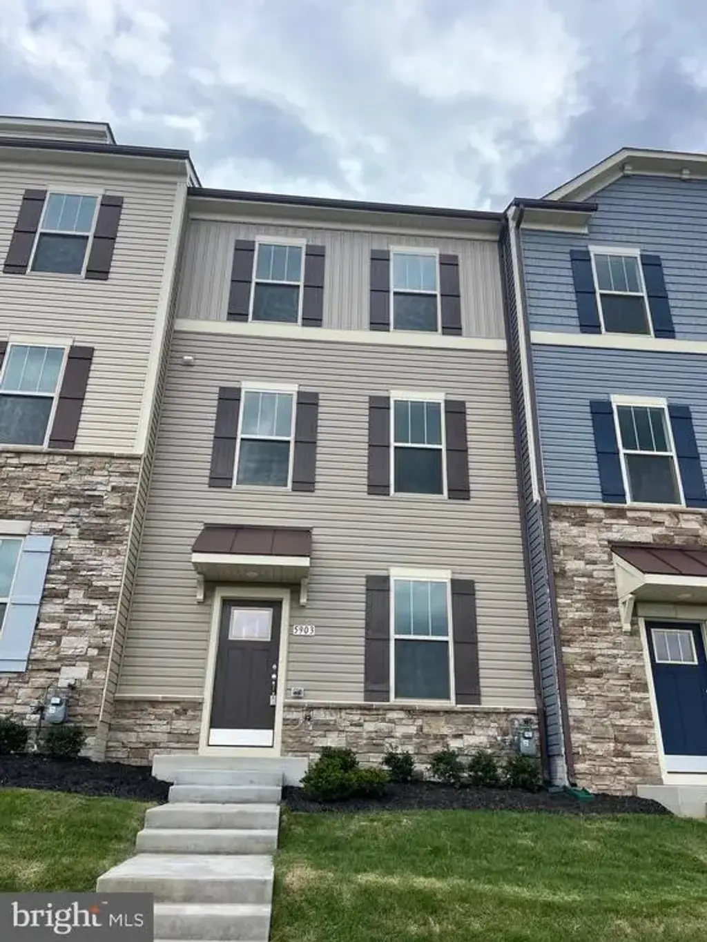 5903 Garden Walk Dr, FREDERICK
