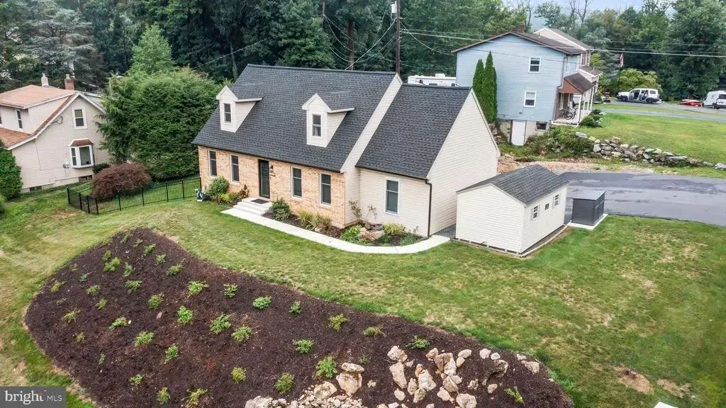 1 Ranor Ct, READING