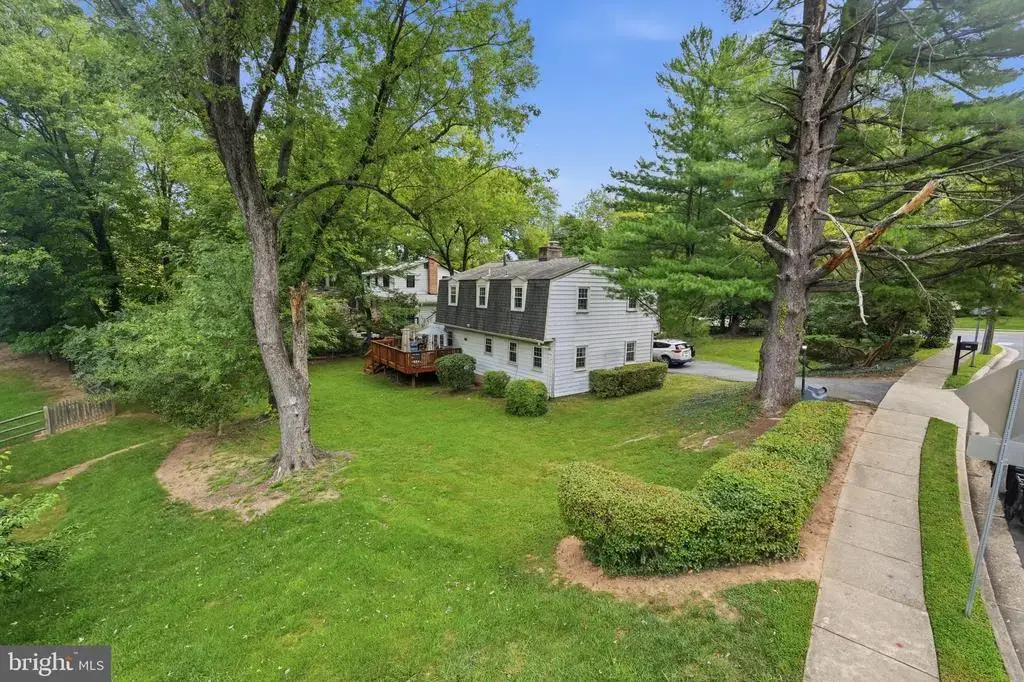 300 Broadleaf Dr Ne, VIENNA