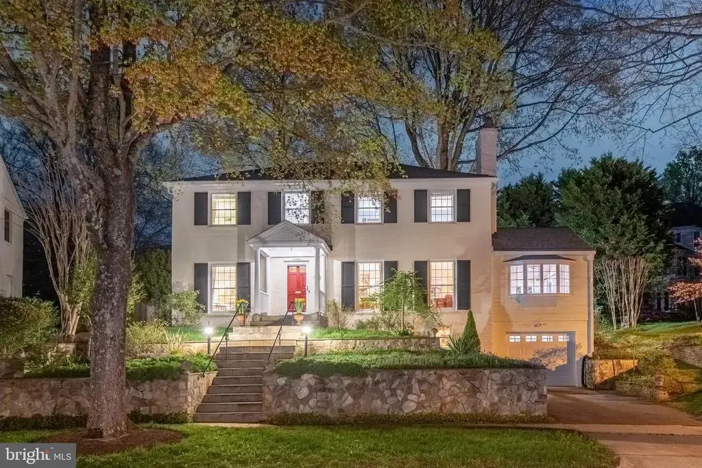 6309 Kenhowe Dr, BETHESDA