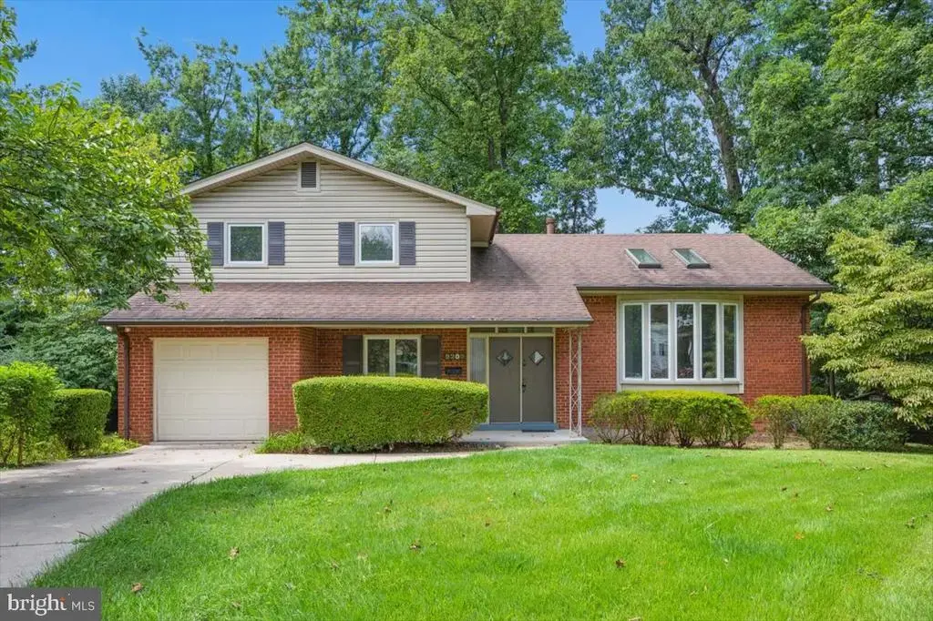 9202 Wilmett Ct, BETHESDA