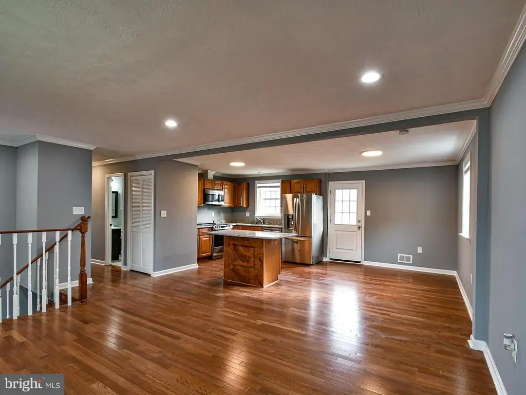 6308 Larwin Dr #(main Level), TEMPLE HILLS
