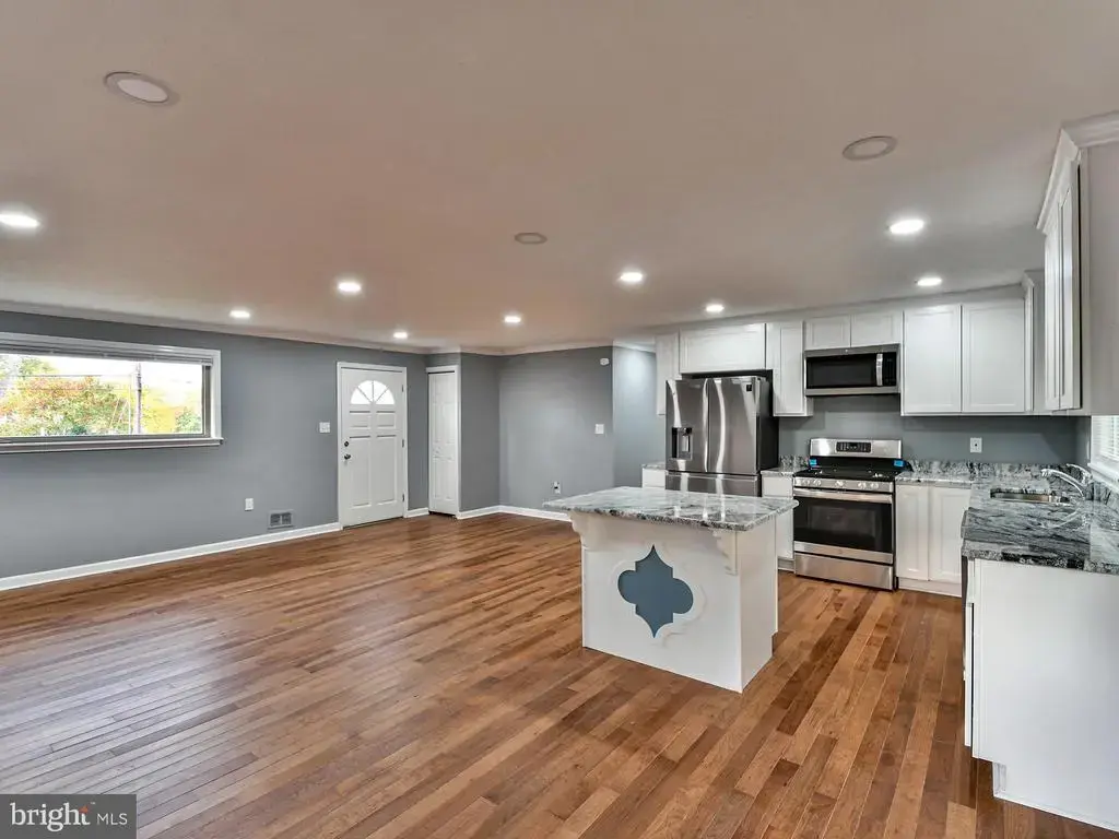 5812 Suitland Rd #(main Level), SUITLAND