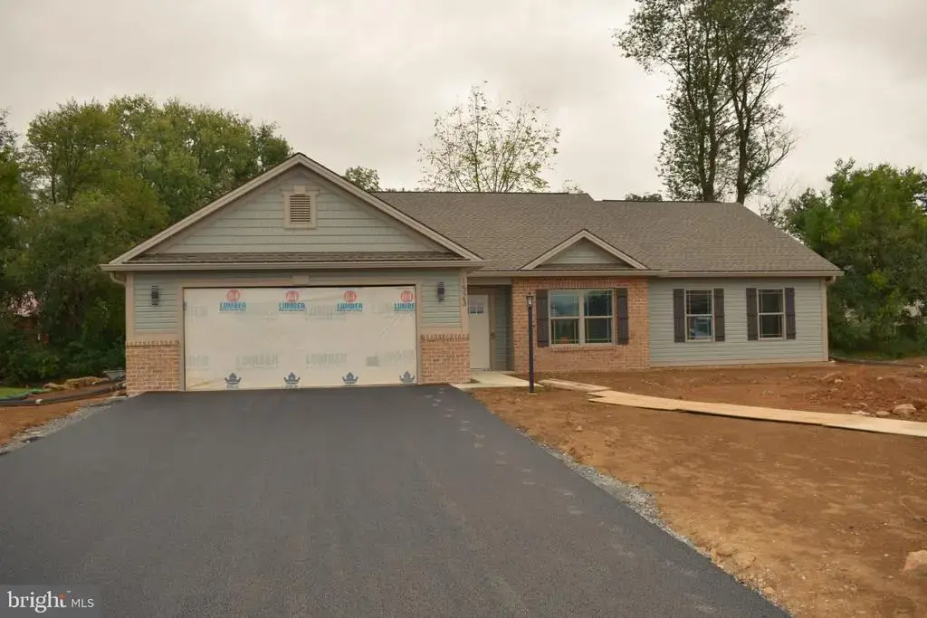 1523 Treeline Dr, CHAMBERSBURG