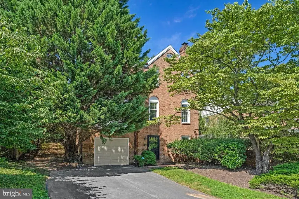 1138 Randolph Rd, MCLEAN