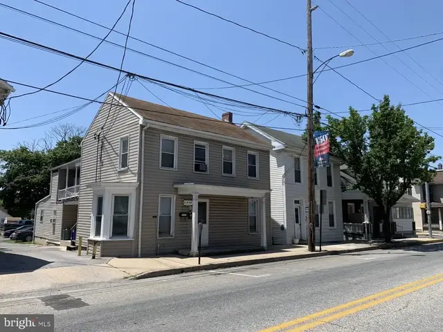36 N Earl St, Shippensburg