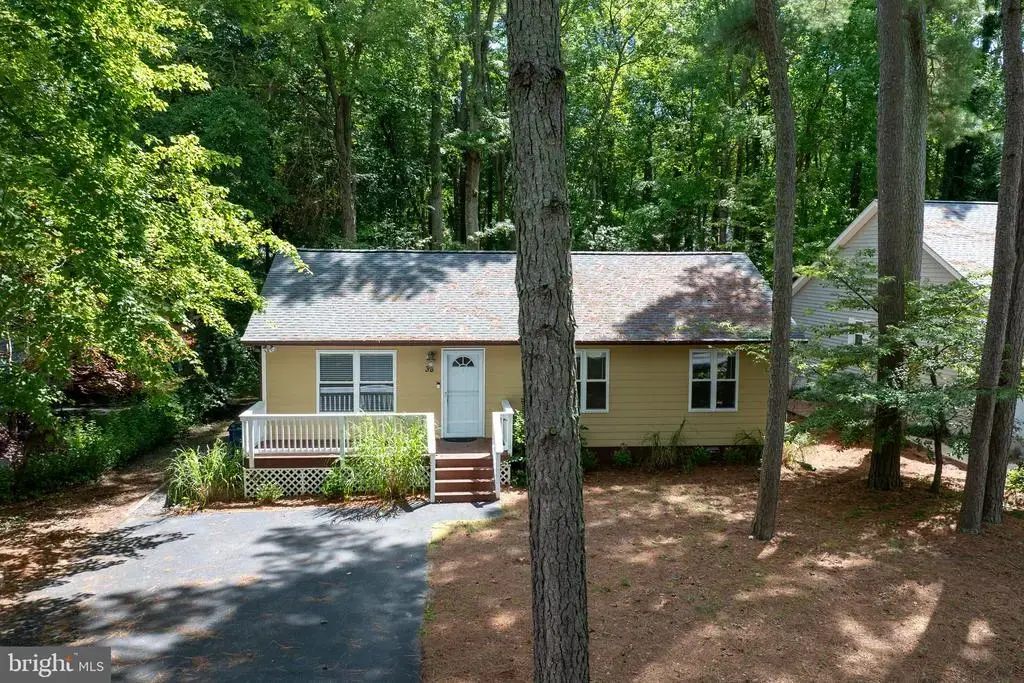 38 Fairway Ln, BERLIN