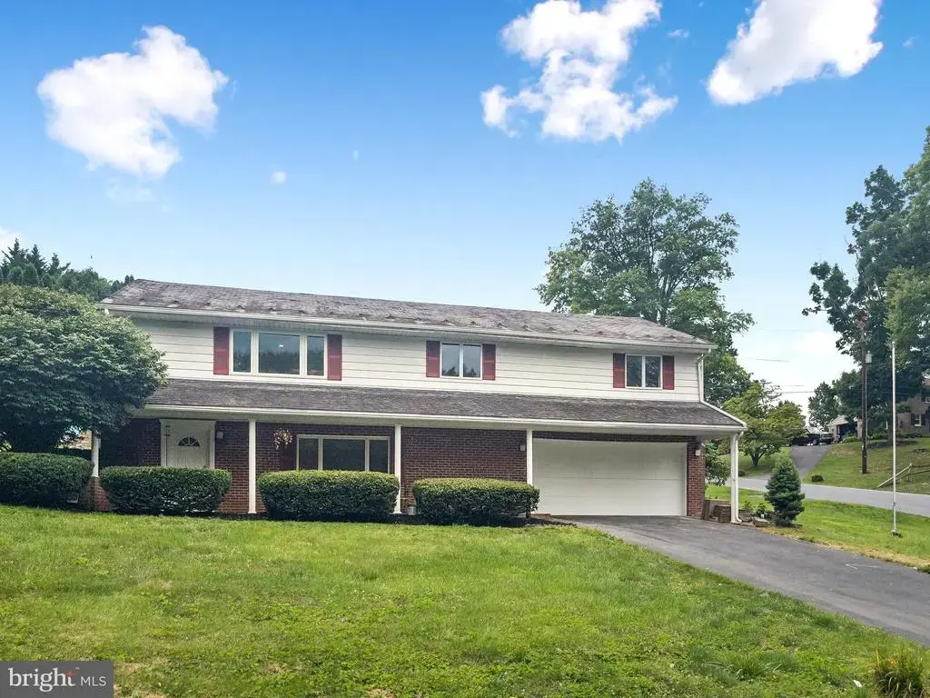 2210 Berkshire Rd, LANCASTER