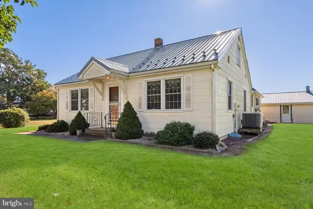 20158 Cedar Beach Rd, Milford