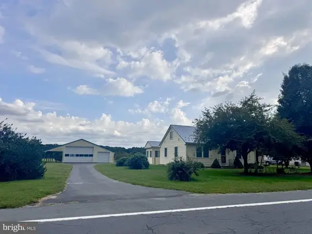 20158 Cedar Beach Rd, Milford
