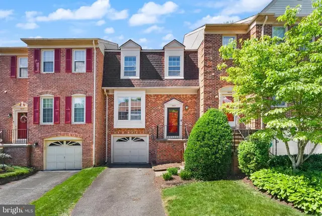 7877 Hampton Village Pass, Annandale