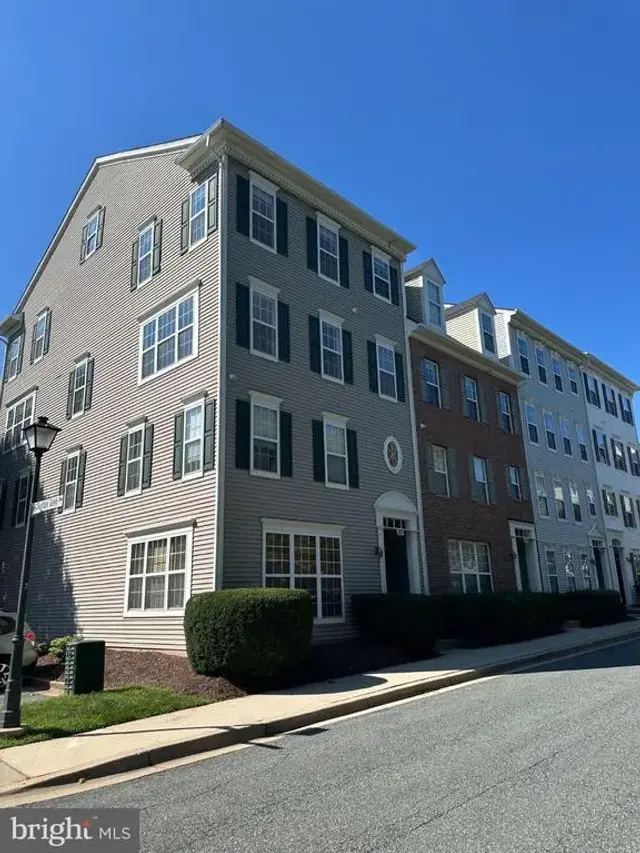 262 Fountain Green Ln #200, Gaithersburg