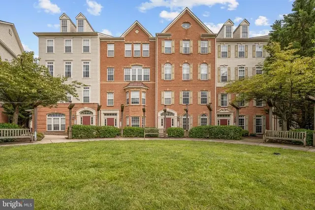 5718 Callcott Way, Alexandria