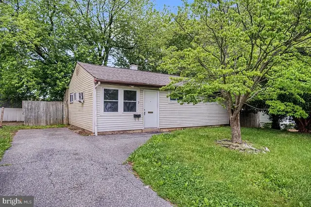7 Deborah Ave, New Castle