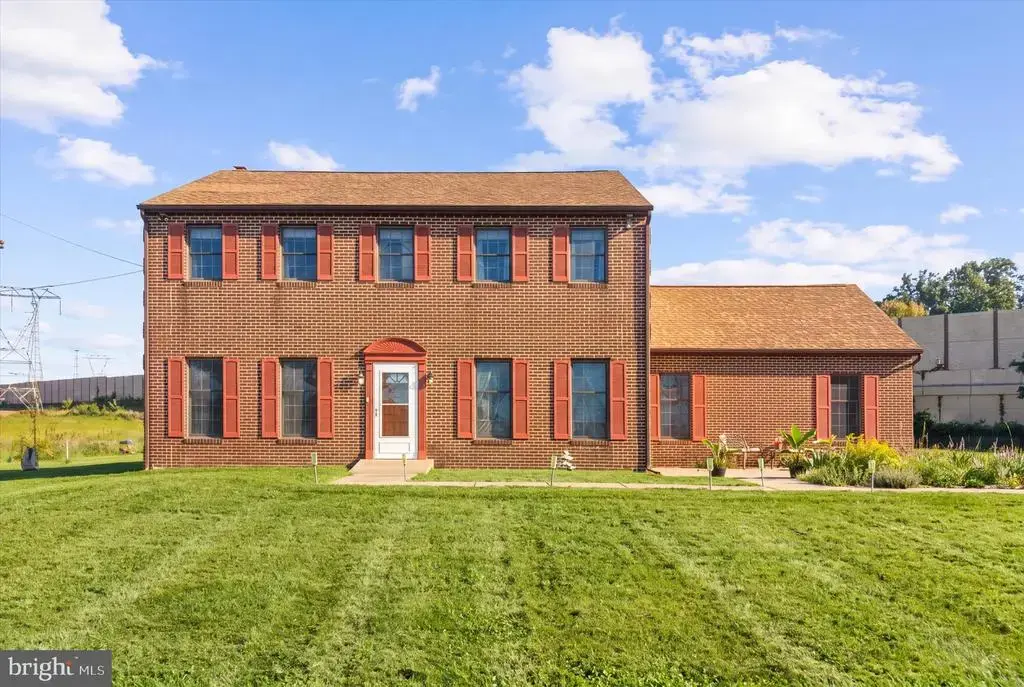 735 E Township Line Rd, BLUE BELL