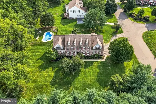 1 Pheasant Run Rd, New Hope