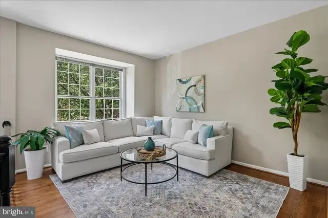 1253 Wild Hawthorn Way, Reston