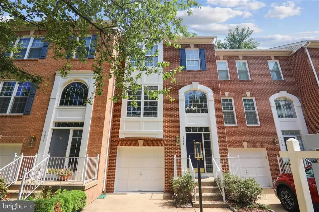 1253 Wild Hawthorn Way, RESTON