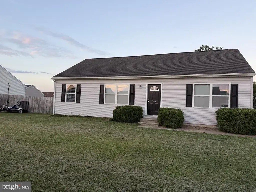107 Mermaid Ln, MILTON