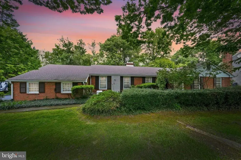 36 Covered Bridge Ln, NEWARK